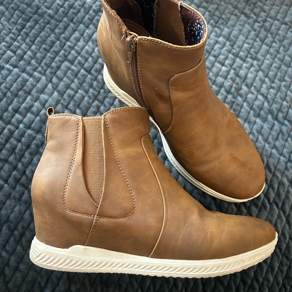 BareTraps Brown and Tan Ankle Boots